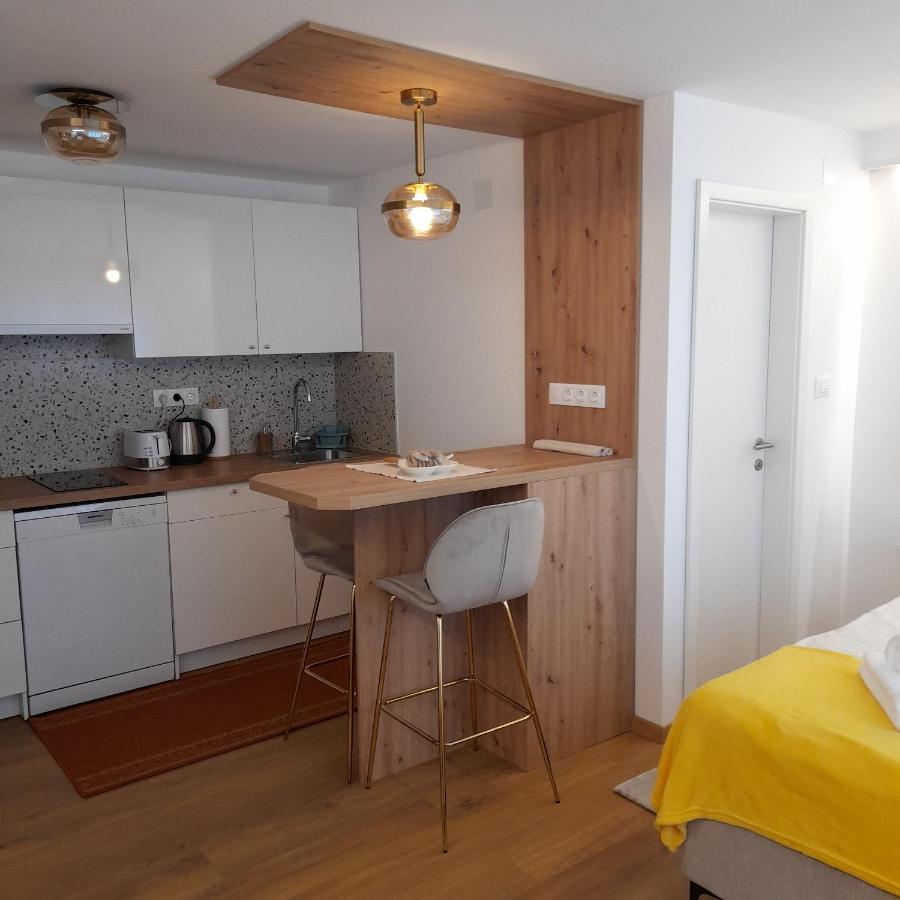 Studio Apartman Four Pearls Карловац Екстериор снимка